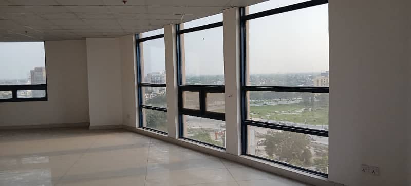 2295 Square Feet Office Space Available For Rent In Gulberg Grand Square Mall, Lahore. 9