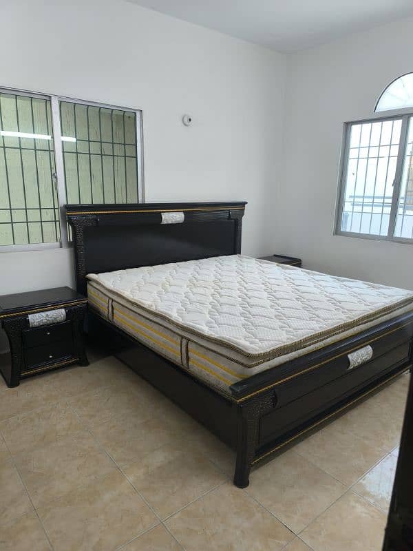 A Good Condition Bedroom Set Available for Sale 0