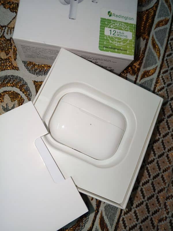 Apple Airpods brand new just 2 days use huwe 0