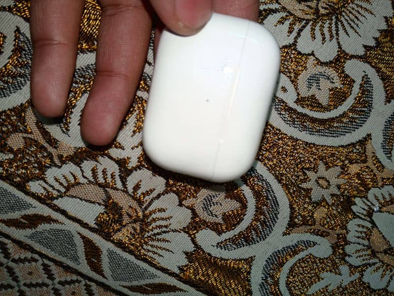 Apple Airpods brand new just 2 days use huwe 4