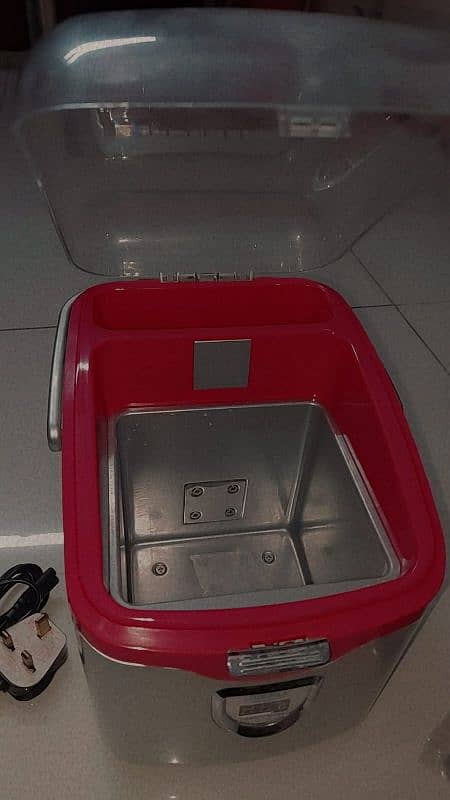 Thermoelectric Cosmetic Cooler Box 2