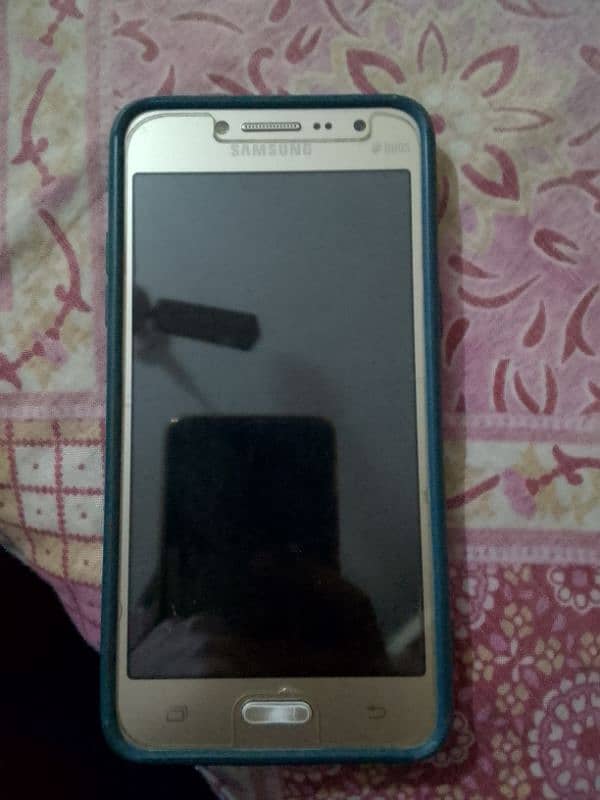 Samsung Galaxy J7   2 / 32 0