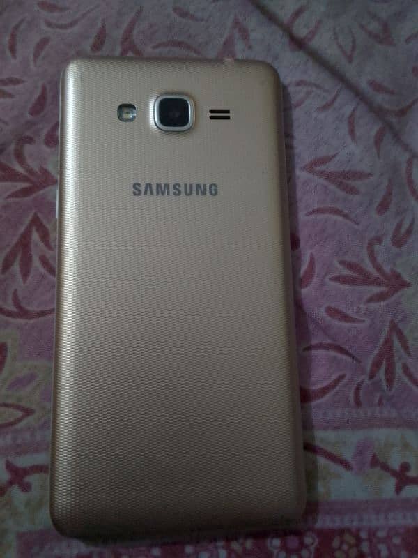 Samsung Galaxy J7   2 / 32 1