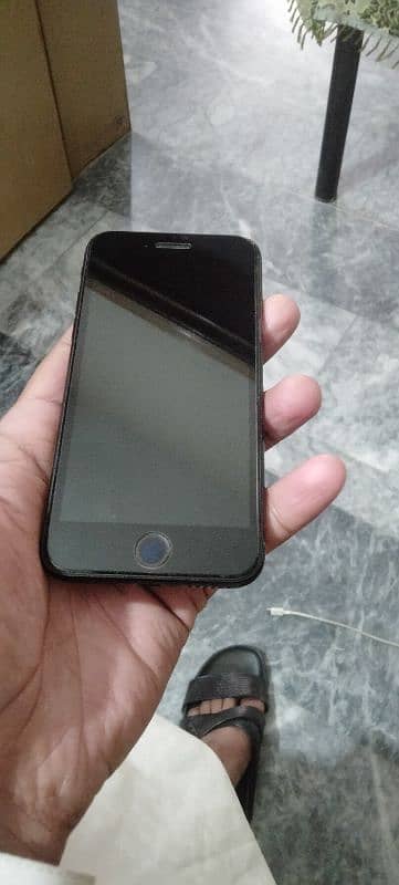 I phone se  64/GB  waterpack   nonpta JV 10/10condetion 3