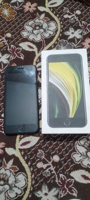 I phone se  64/GB  waterpack   nonpta JV 10/10condetion 6