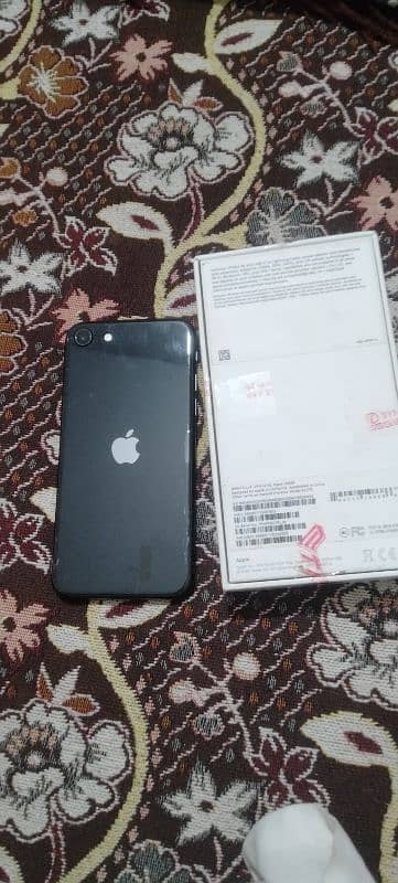 I phone se  64/GB  waterpack   nonpta JV 10/10condetion 7