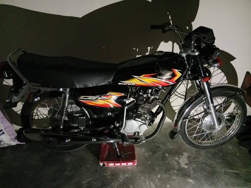 honda  Cg 125 2021 karachi registration 10/10 condition 0