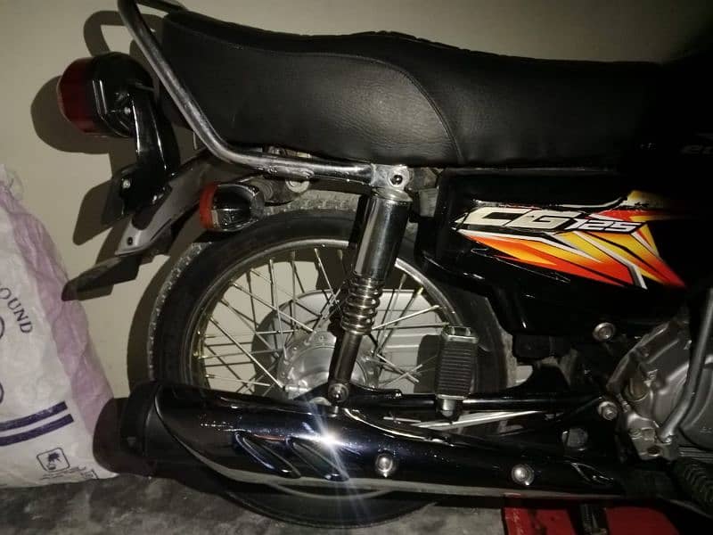 honda  Cg 125 2021 karachi registration 10/10 condition 5