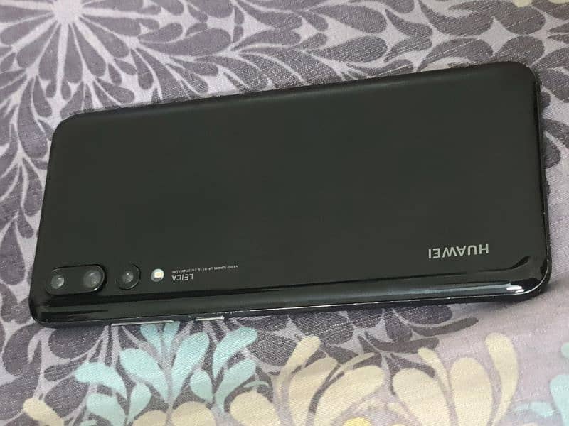 huawei p20 pro. 6gb 128gb. pta approved ptc 6