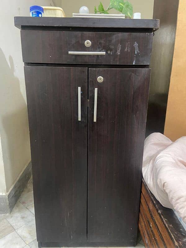 3 foot 9 inch cupboard with a smooth drawer. 0