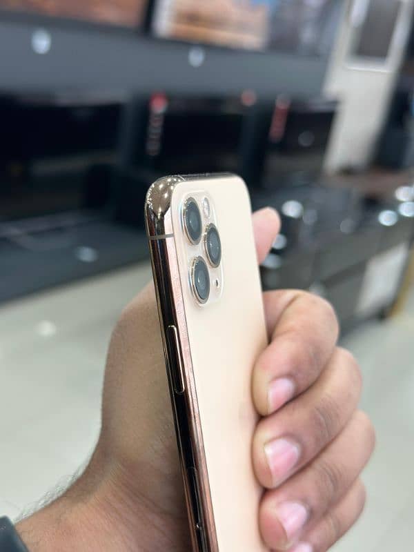 iphone 11 pro 256 GB PTA Approved 1