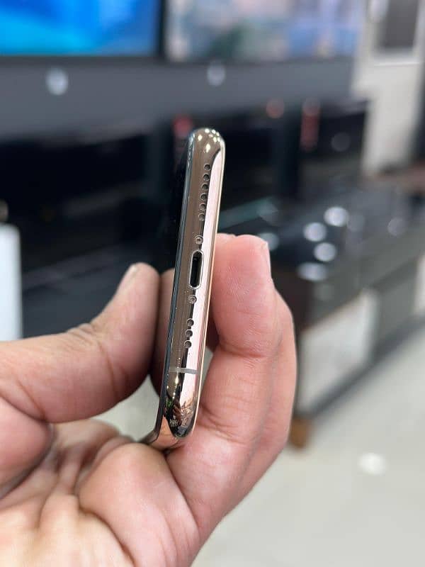 iphone 11 pro 256 GB PTA Approved 3