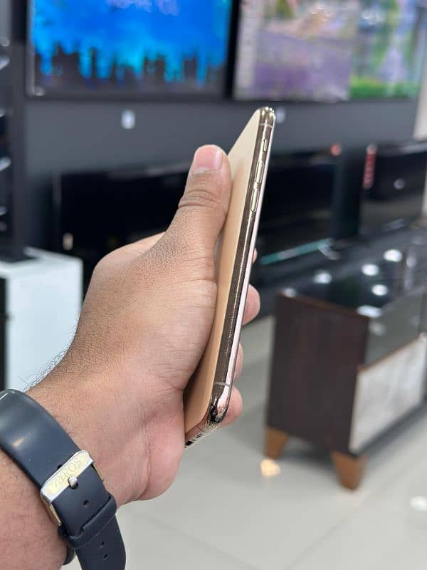 iphone 11 pro 256 GB PTA Approved 4