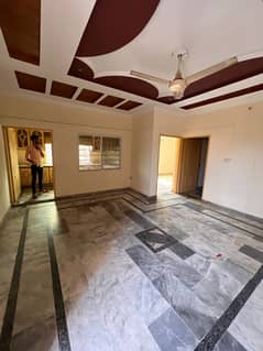 Family flat for rent location ayub colony 2bed tv lounge 2bath kichan Pani bijli gass sab available