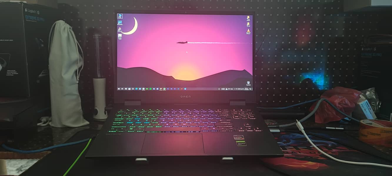 HP OMEN 15 Gaming Beast - Ryzen 7 4800H, 1660 Ti, 32GB RAM, 1TB SSD 4