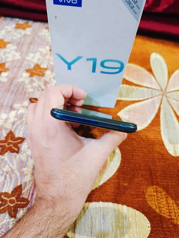 Vivo Y19  04/128 GB 6