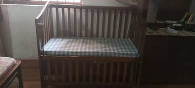 baby crib/cot bed