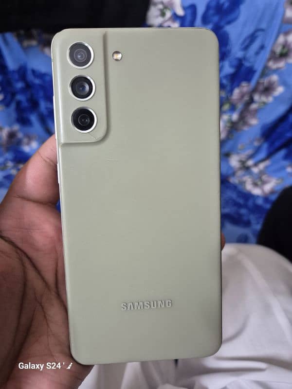 Galaxy S21fe 256GB (Official PTA) with box. . . 5