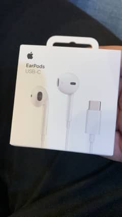 Apple earphones type c for iphone 15 16