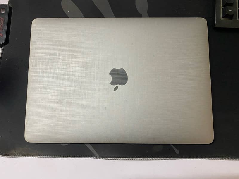 MacBook Pro 2017 13 8/256gb 1