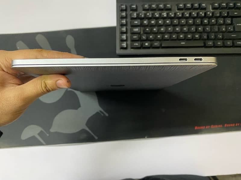 MacBook Pro 2017 13 8/256gb 3