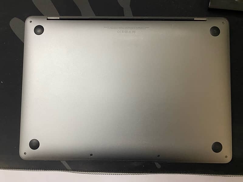 MacBook Pro 2017 13 8/256gb 4