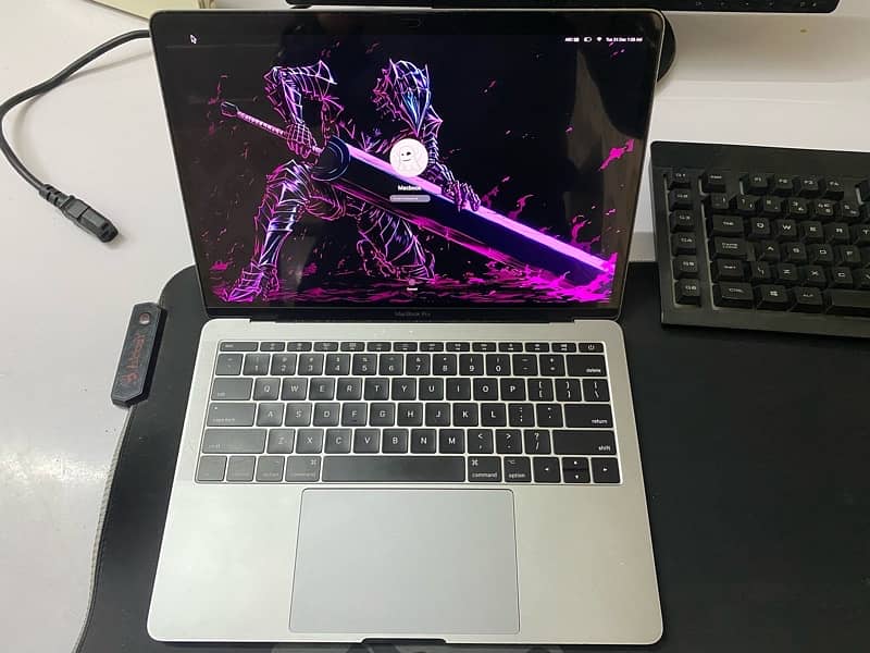 MacBook Pro 2017 13 8/256gb 5