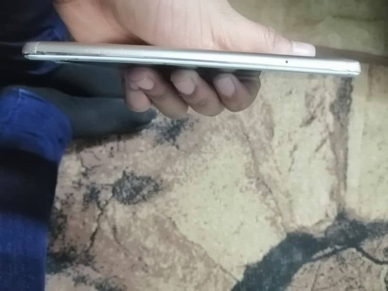 honor 6x with finger all ok bus thori body damage hai or panel broke h 4