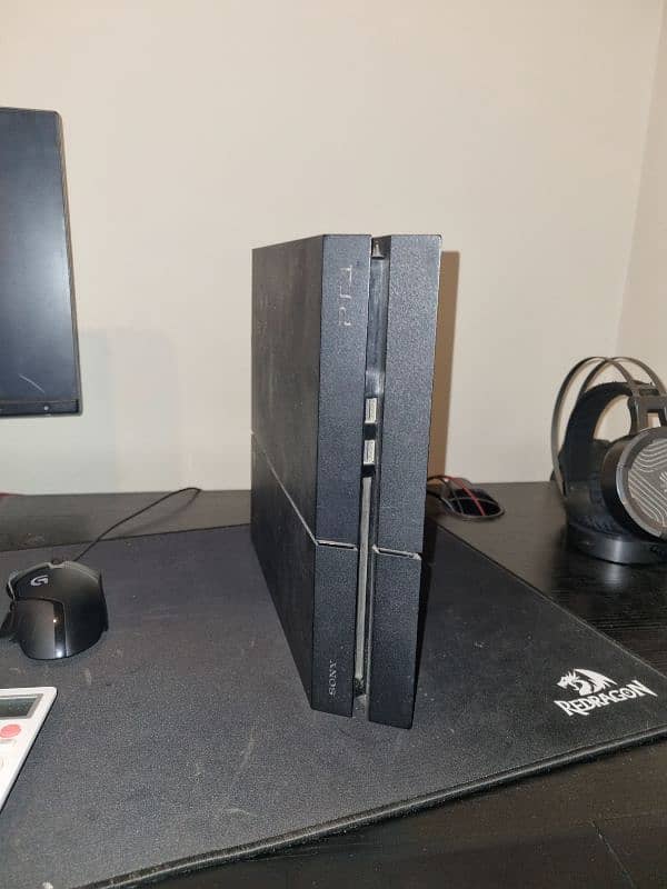 ps4 1 tb with 1 controller 10/10 2