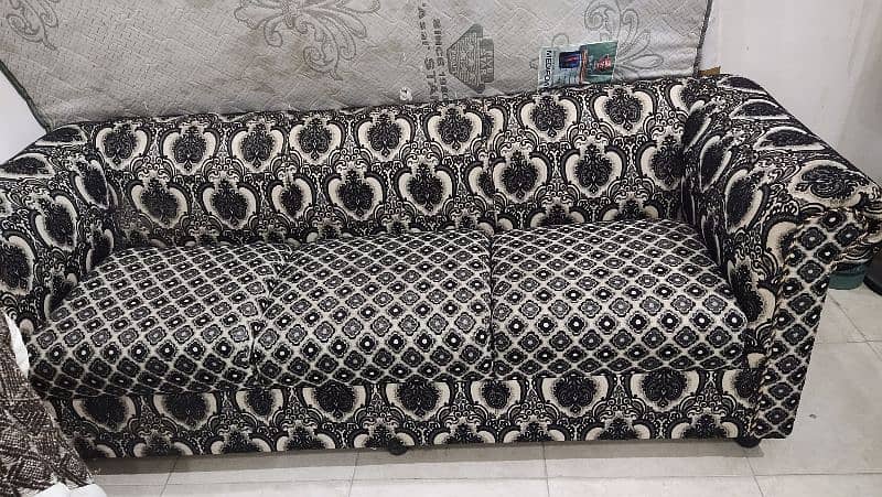 5 seater Sofa set for sell. 2