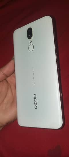 Oppo F11. (8/256) memory