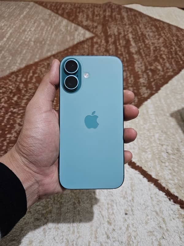 iphone 16 Teal 5