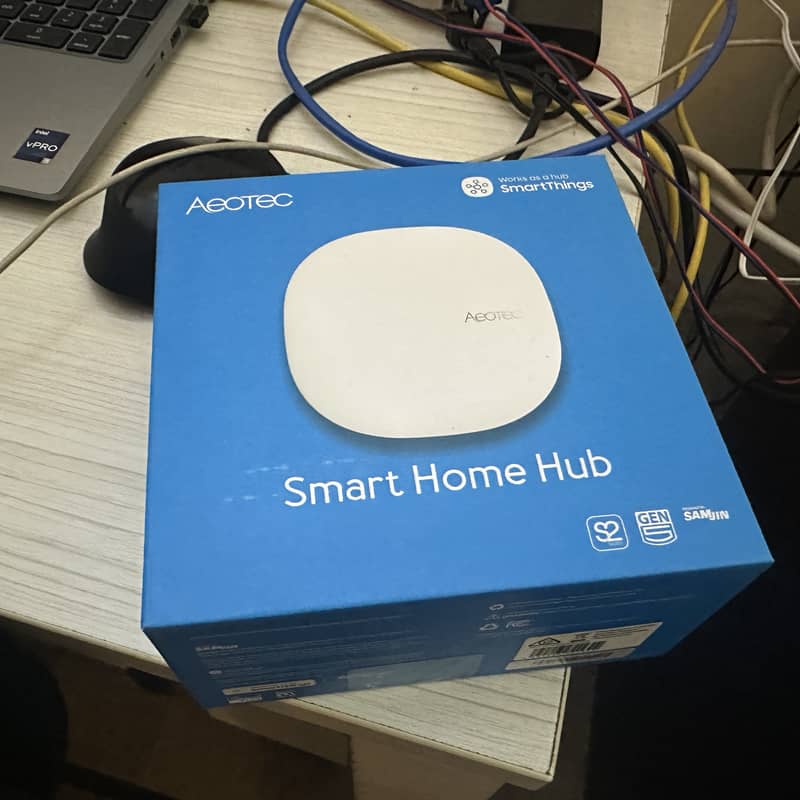 Aeotec Smart Home Hub, Works as a SmartThings Hub, Z-Wave Zigbee Gate 3