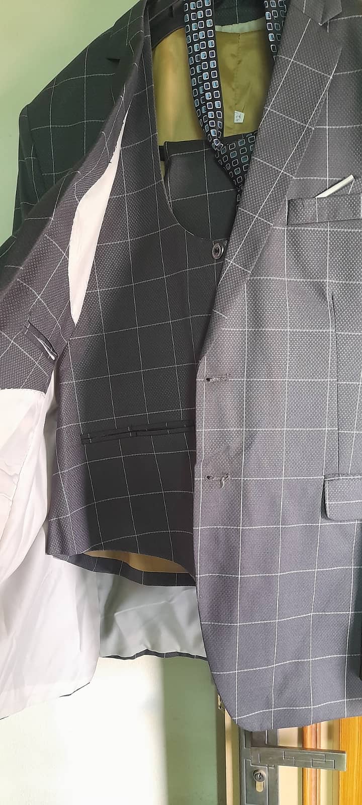 3 piece suit NEW with a tie as a gift 0