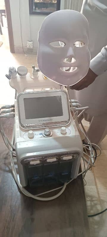 Hydra Facial machine 0