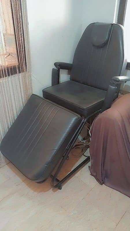 Beauty Parlour Chair 1