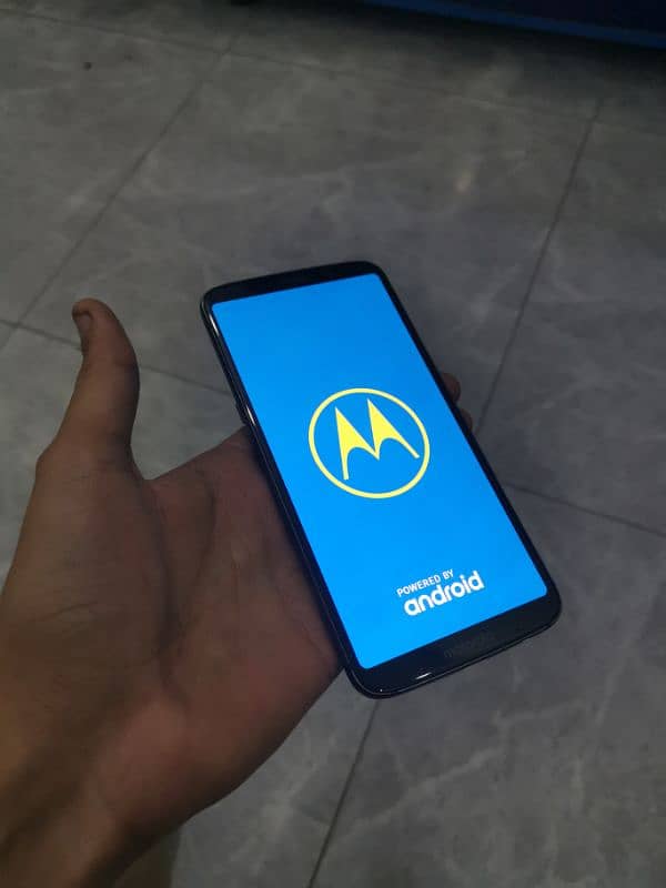 Motorola Moto z3 in very good condition 4gb 64gb Pta aprove single sim 7