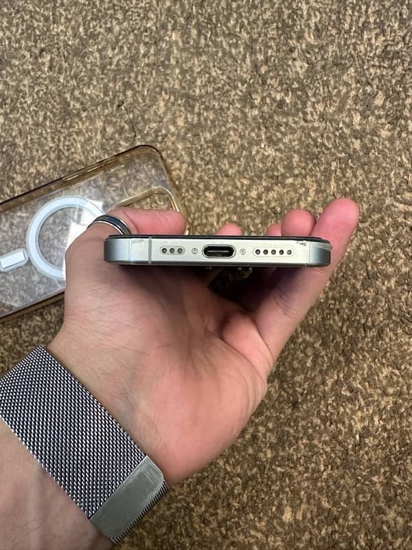 I Phone 15 Pro 256 Gb jv 10/10 condition 7