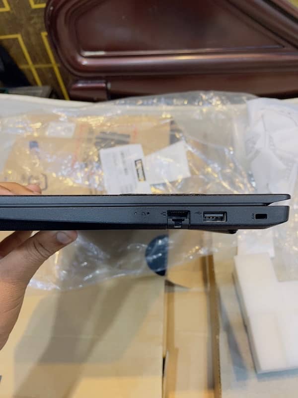 Lenovo V14 G3 1