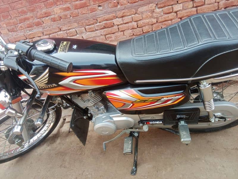 Honda 125 in lush condition 1