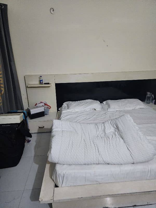 Double bed in good conditions 3