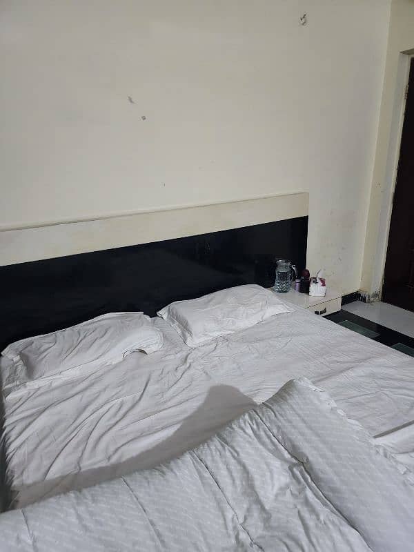 Double bed in good conditions 5