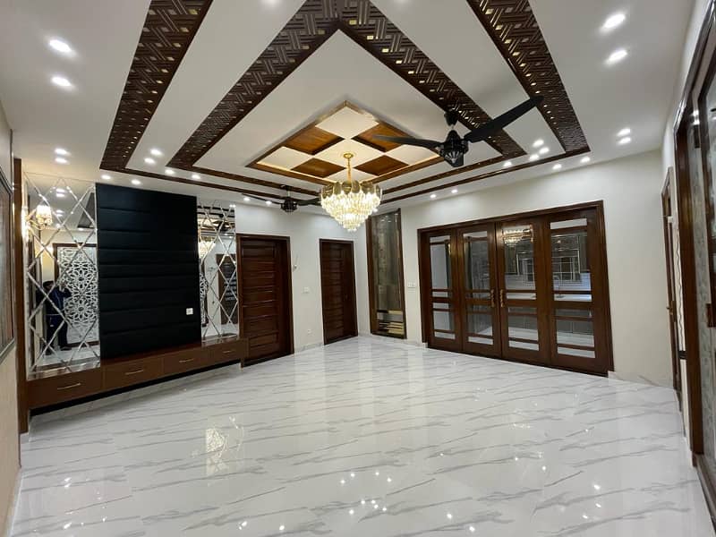 10 Marla House For Rent Available Janiper Block Bahria Town Lahore 11