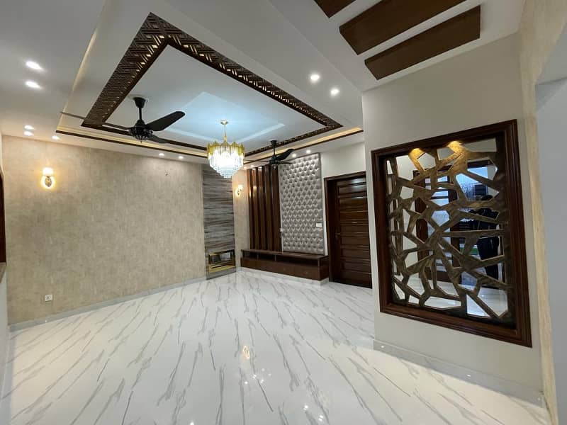 10 Marla House For Rent Available Janiper Block Bahria Town Lahore 16