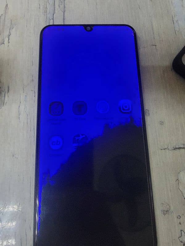 SAMSUNG A50 4GB 128, PANEL NEEDS TO CHANGE, OTHERWISE PHONE 10/10 0