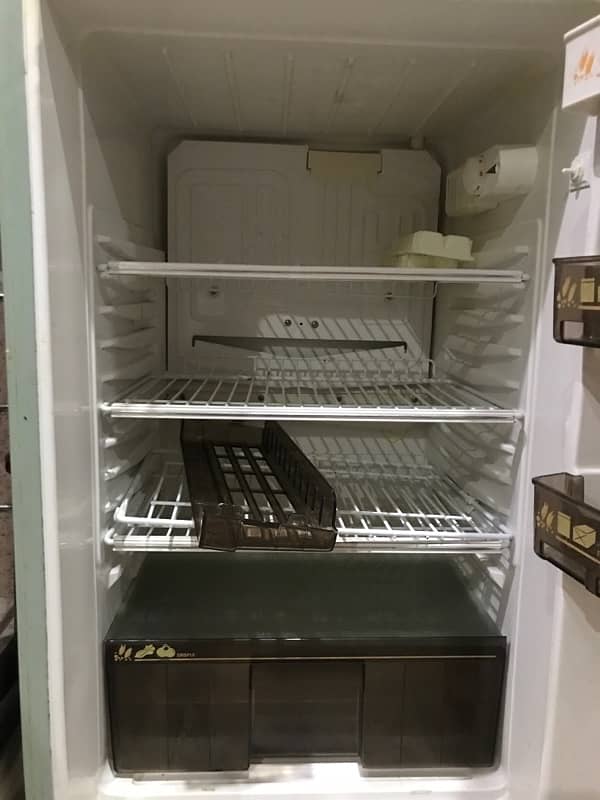 Philips fridge for urgent sales 3