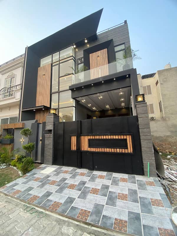 5 Marla brand new moern elevation house for sale royal orchard multan 1