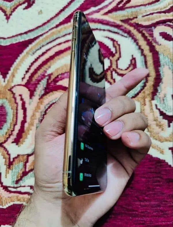 Iphone XS Max Dual PTA 512GB Gold colour 4