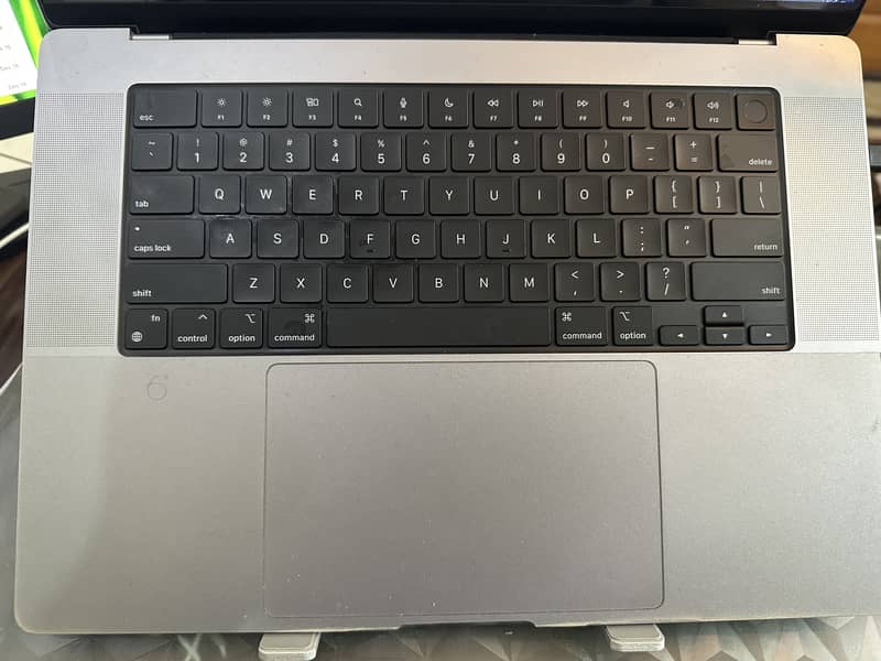 MacBook Pro M1 – 16” 16/512 GB 3