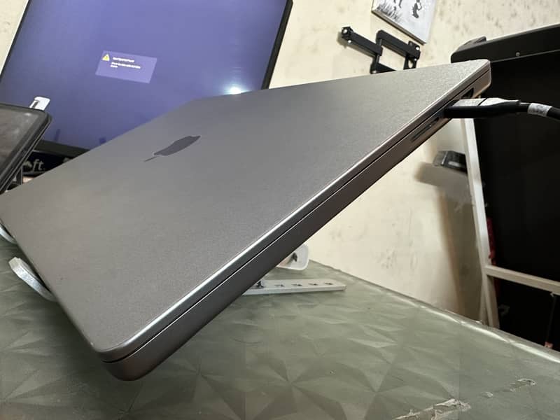 MacBook Pro M1 – 16” 16/512 GB 6